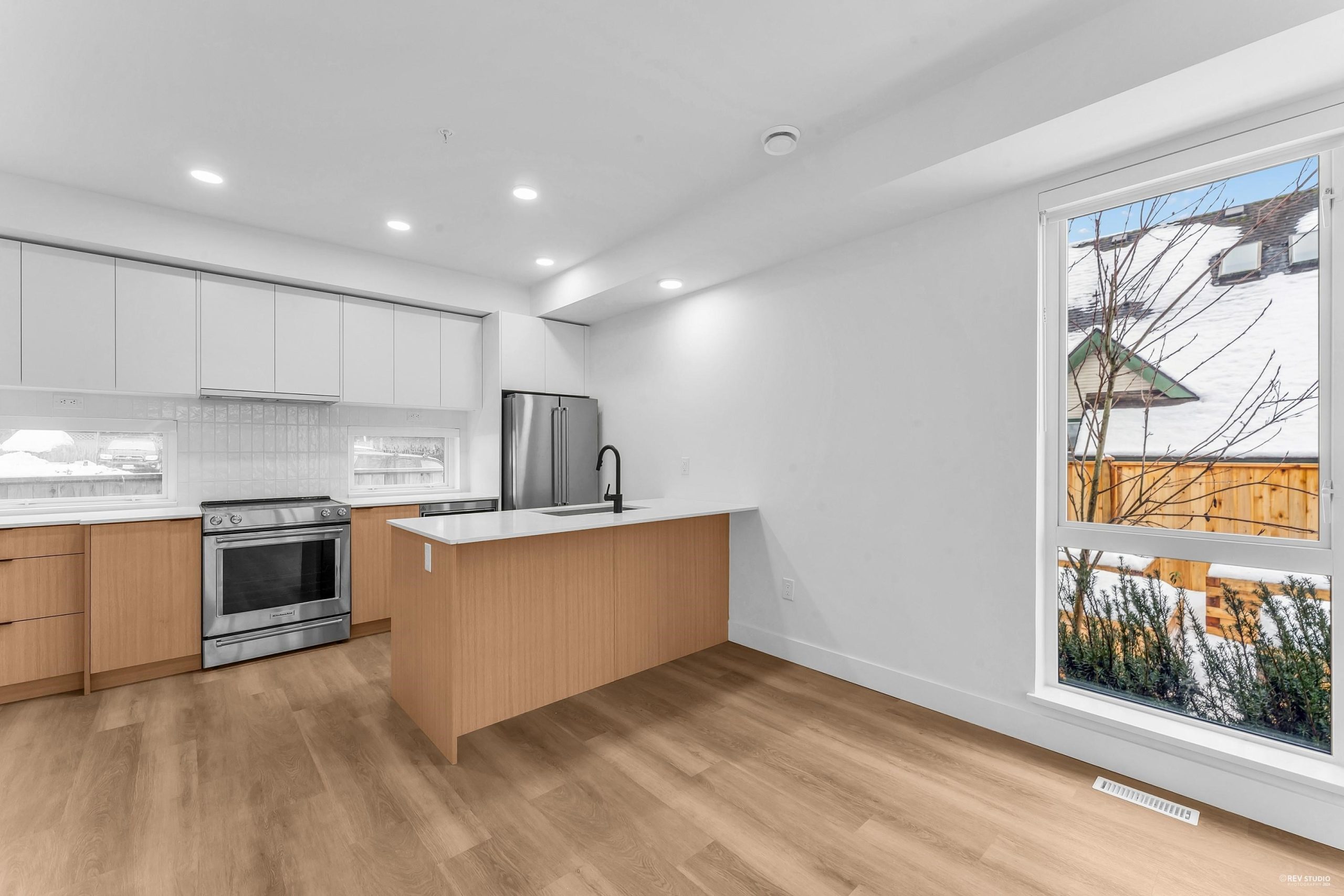 122 1306 LAVAL SQUARE 4