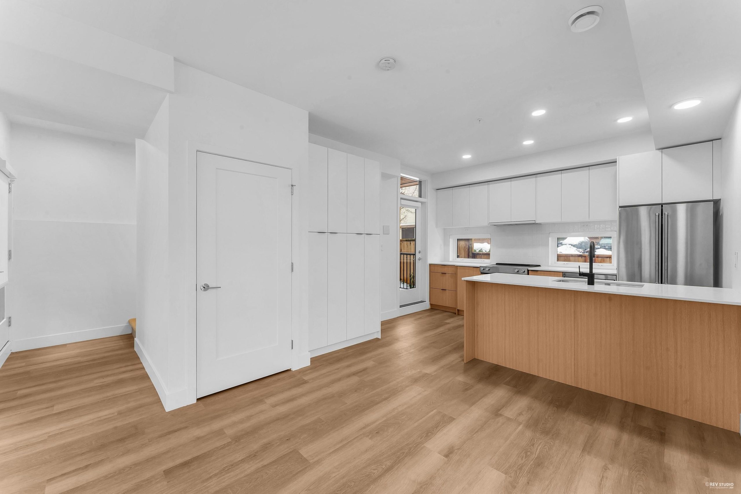 122 1306 LAVAL SQUARE 5