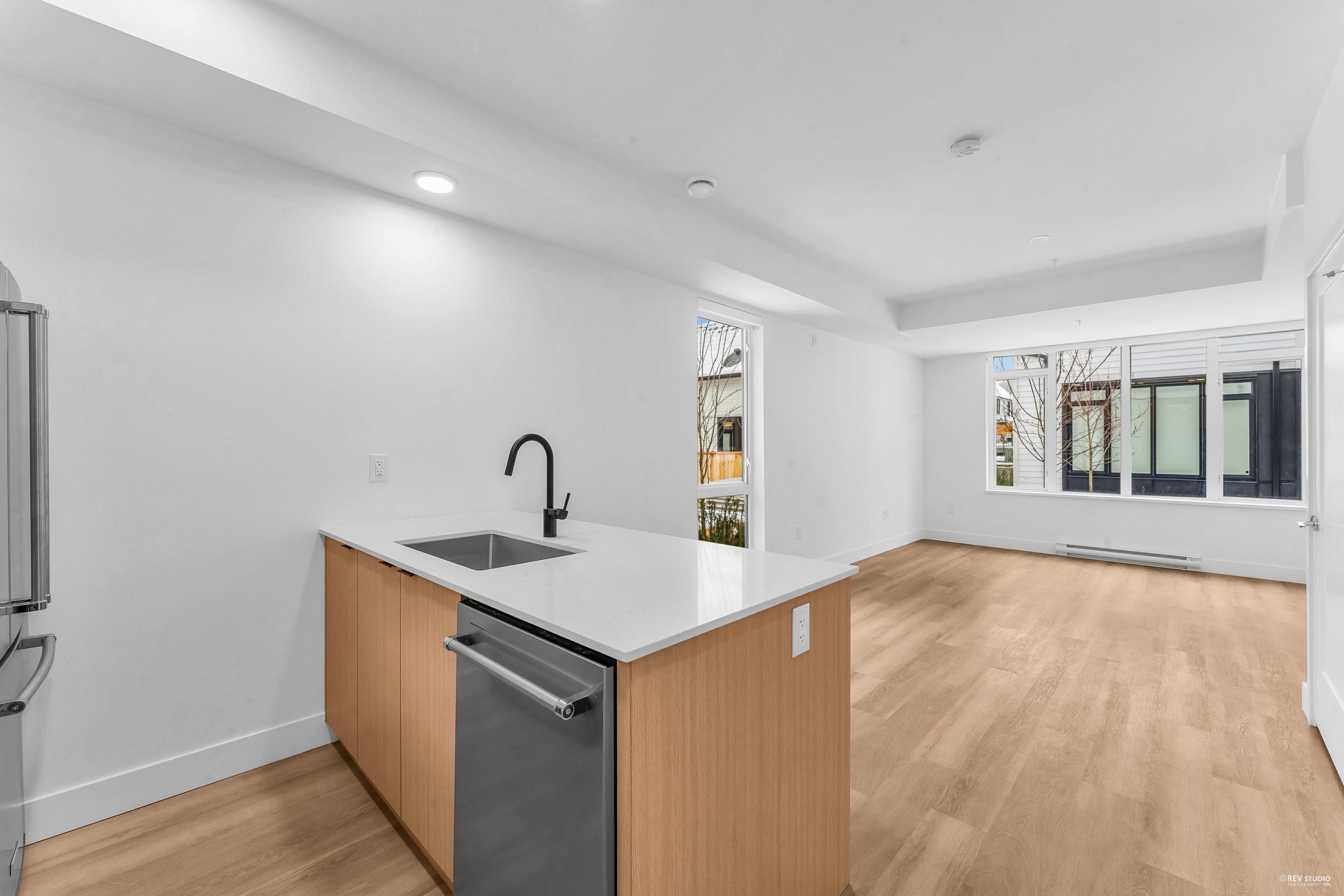 122 1306 LAVAL SQUARE 7
