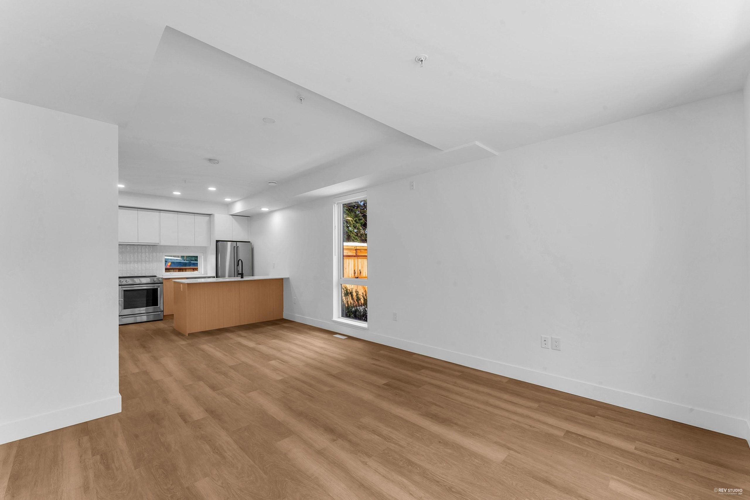 122 1306 LAVAL SQUARE 9