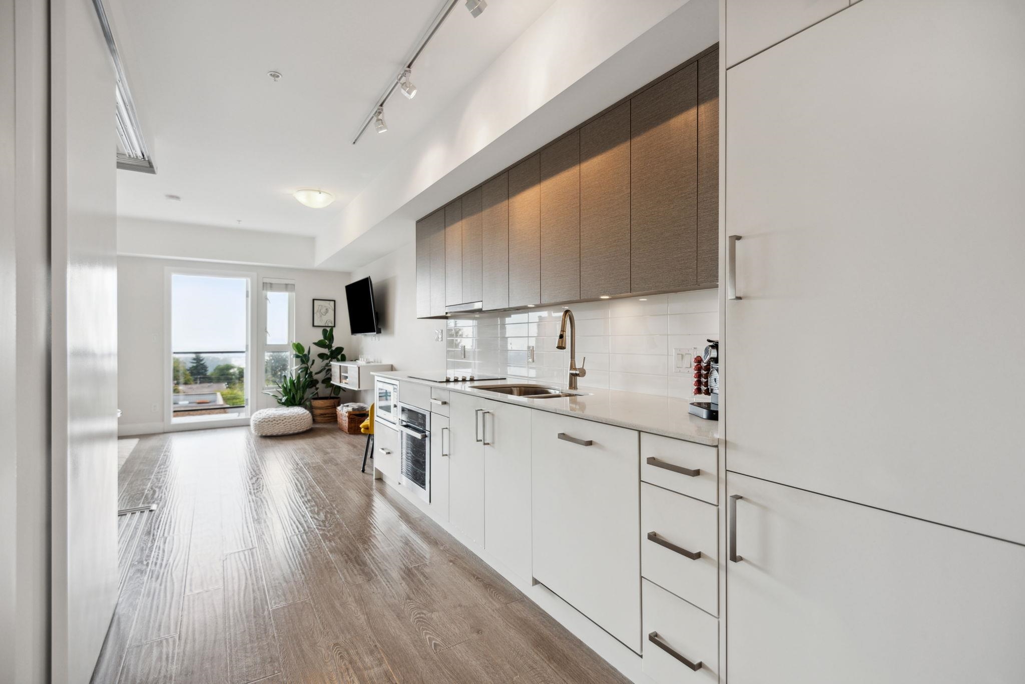 407 809 FOURTH AVENUE, NEW WESTMINSTER 2