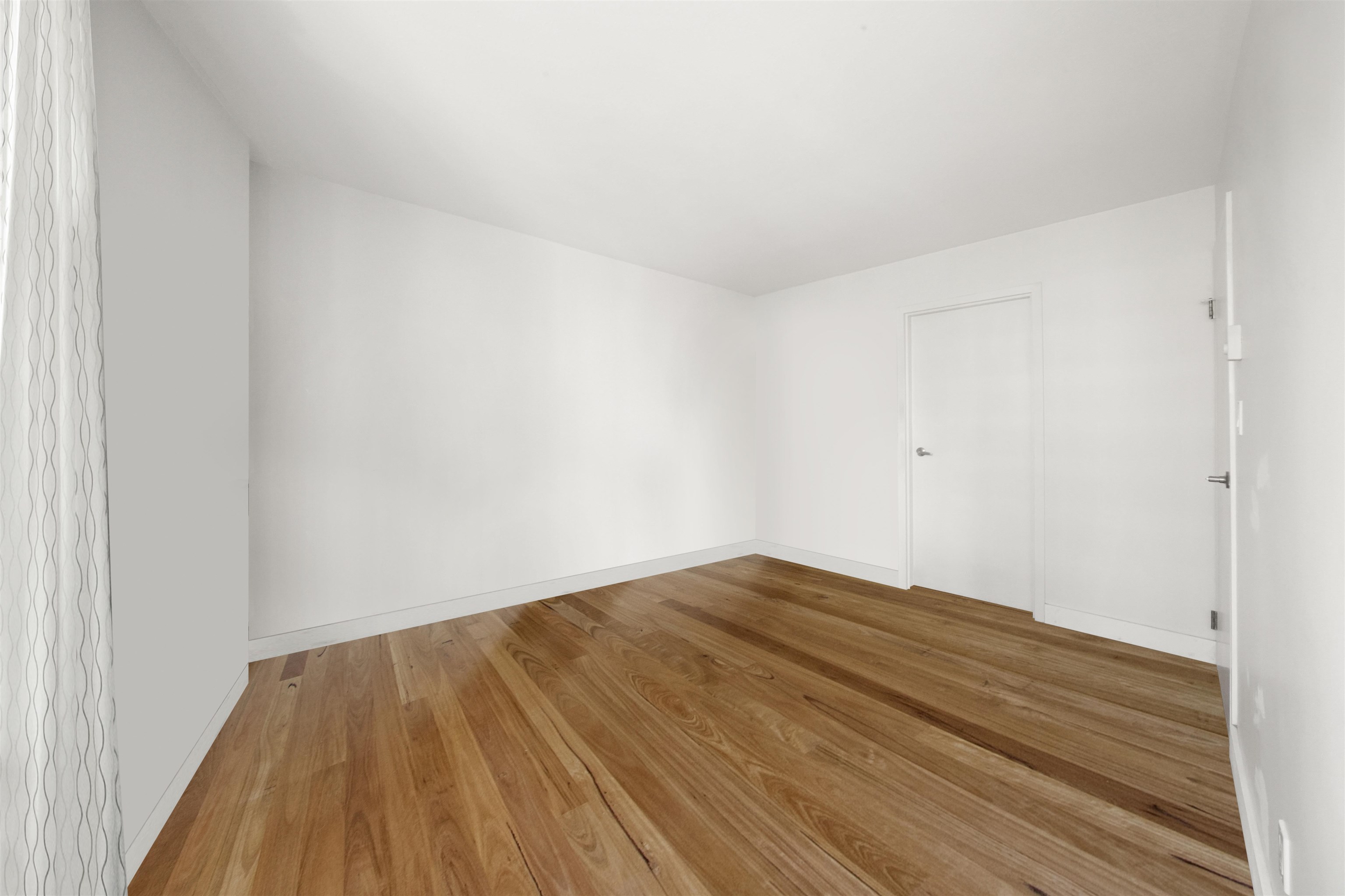 605 488 HELMCKEN STREET 17