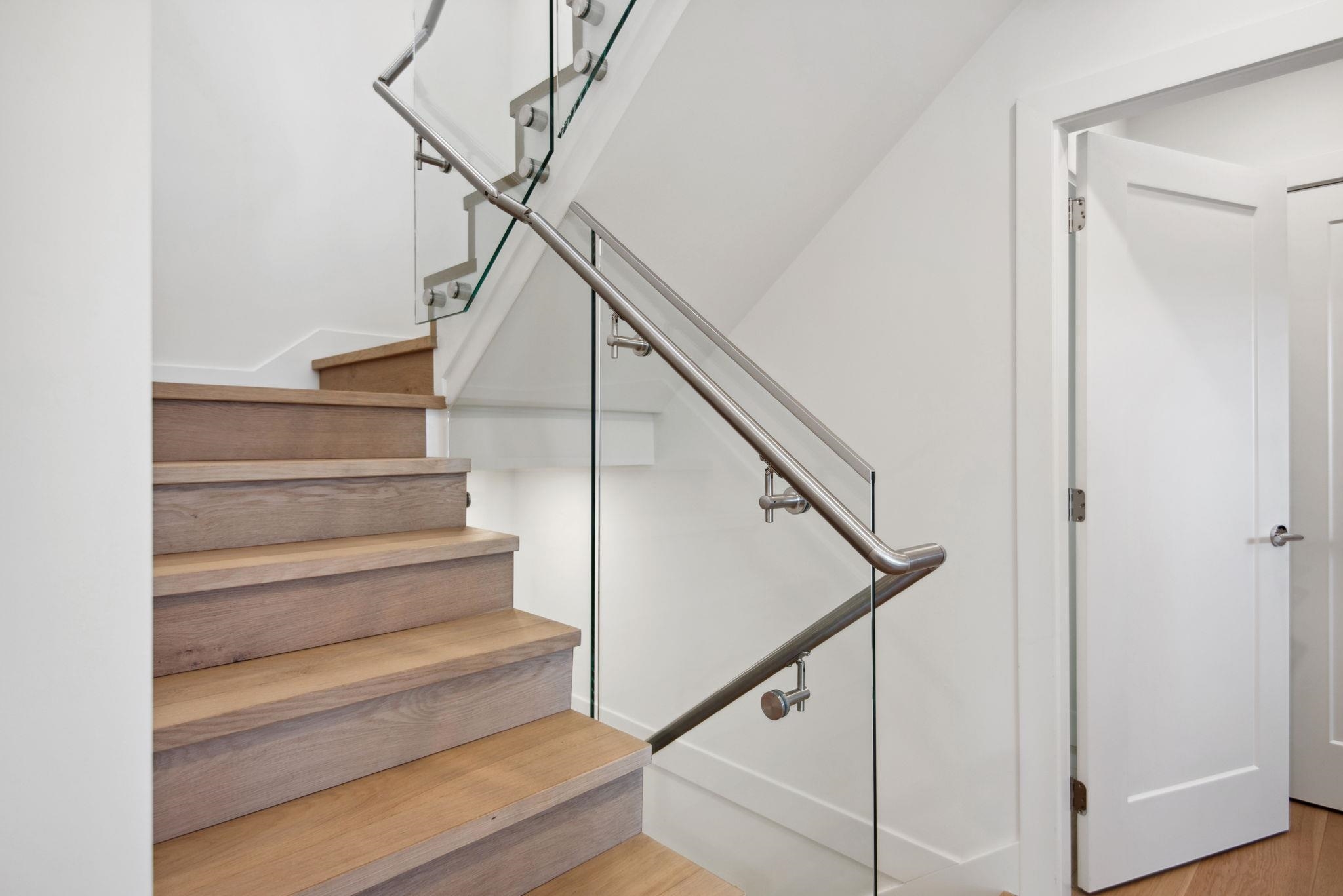2504 NAPIER STREET 16