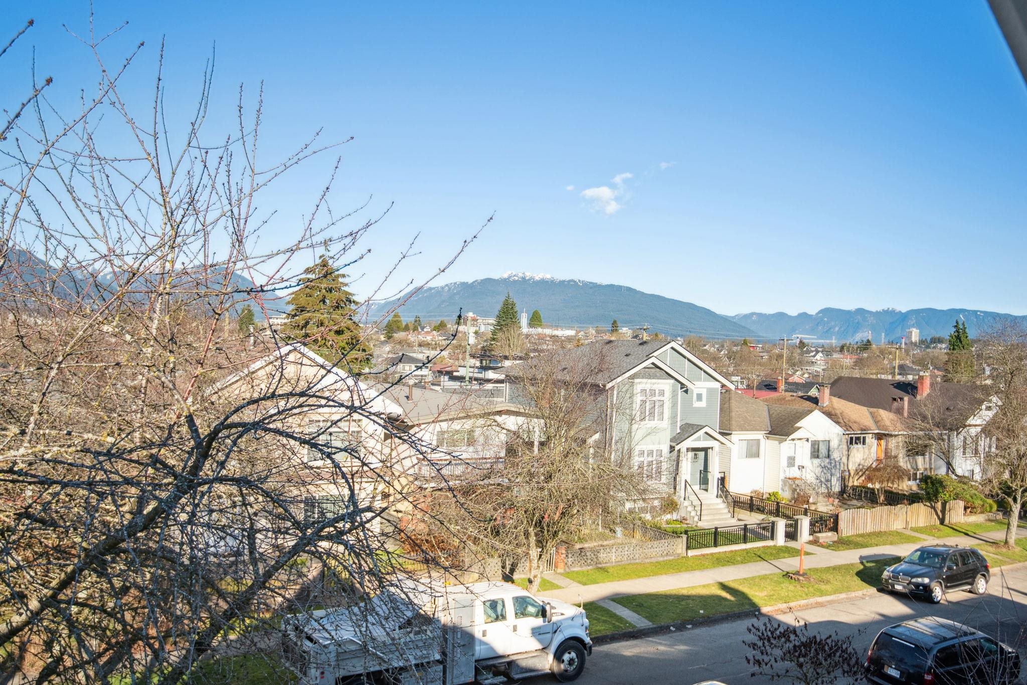 2504 NAPIER STREET 28