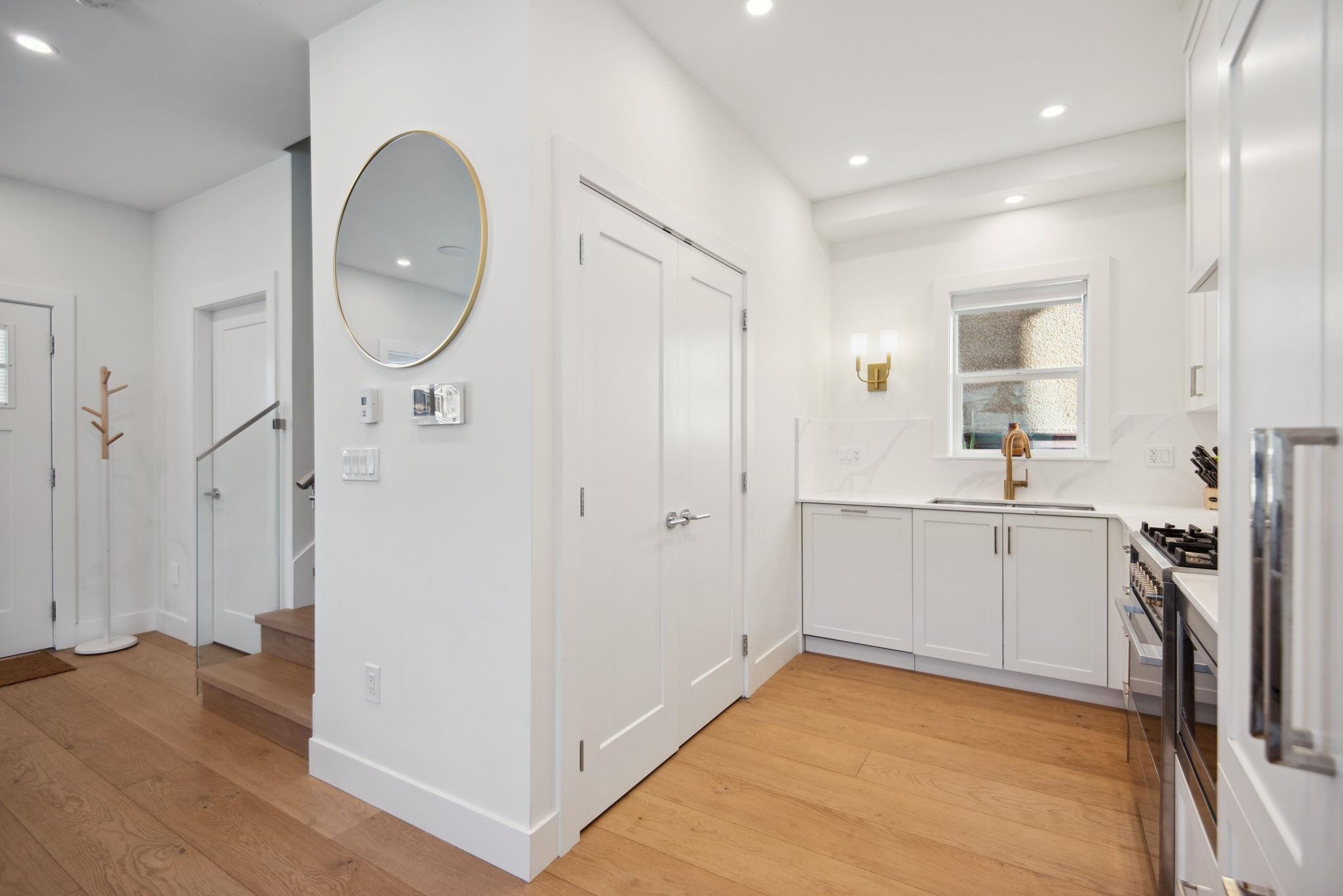 2504 NAPIER STREET 8