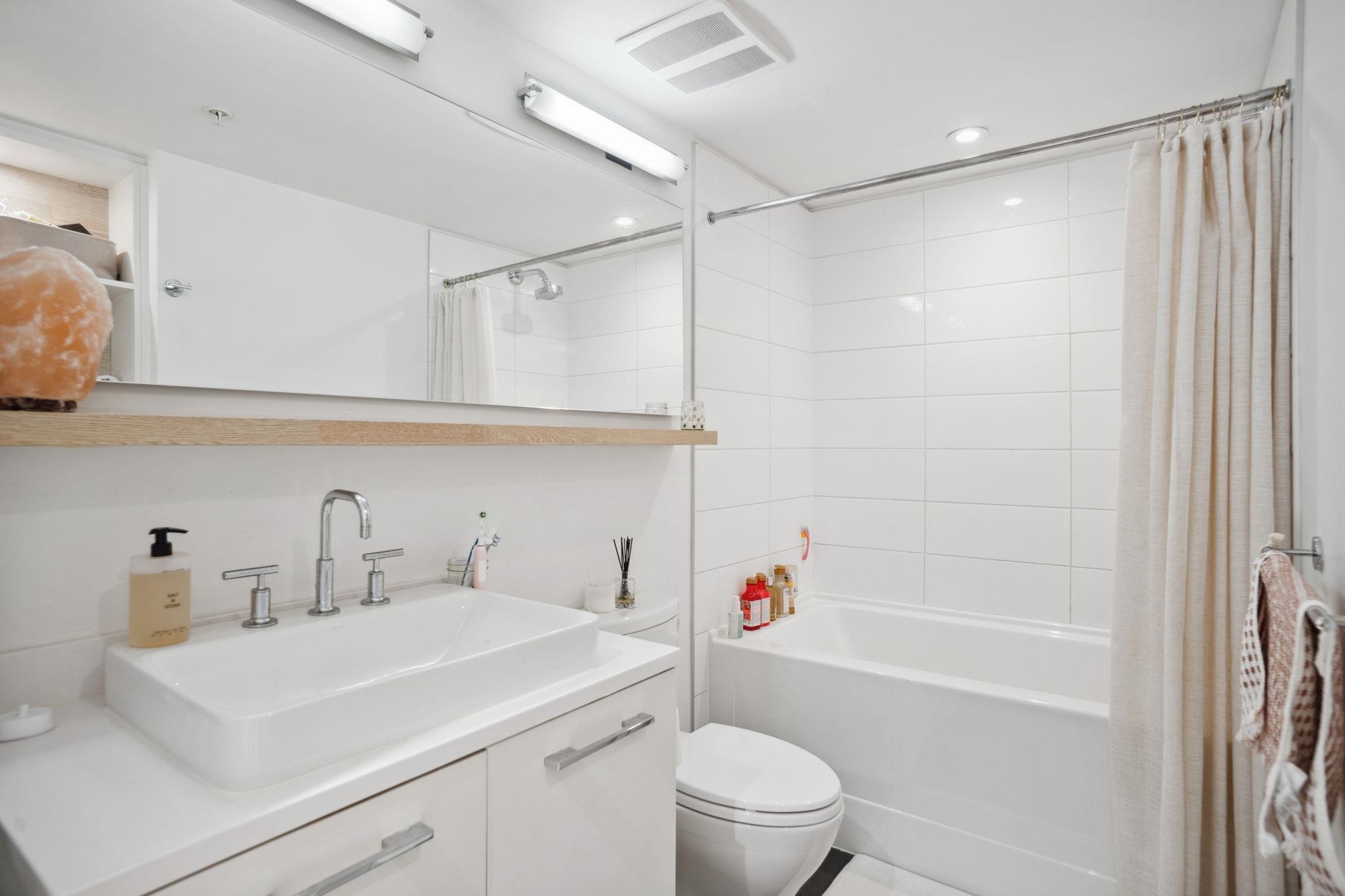 PH3 2468 BAYSWATER STREET 14