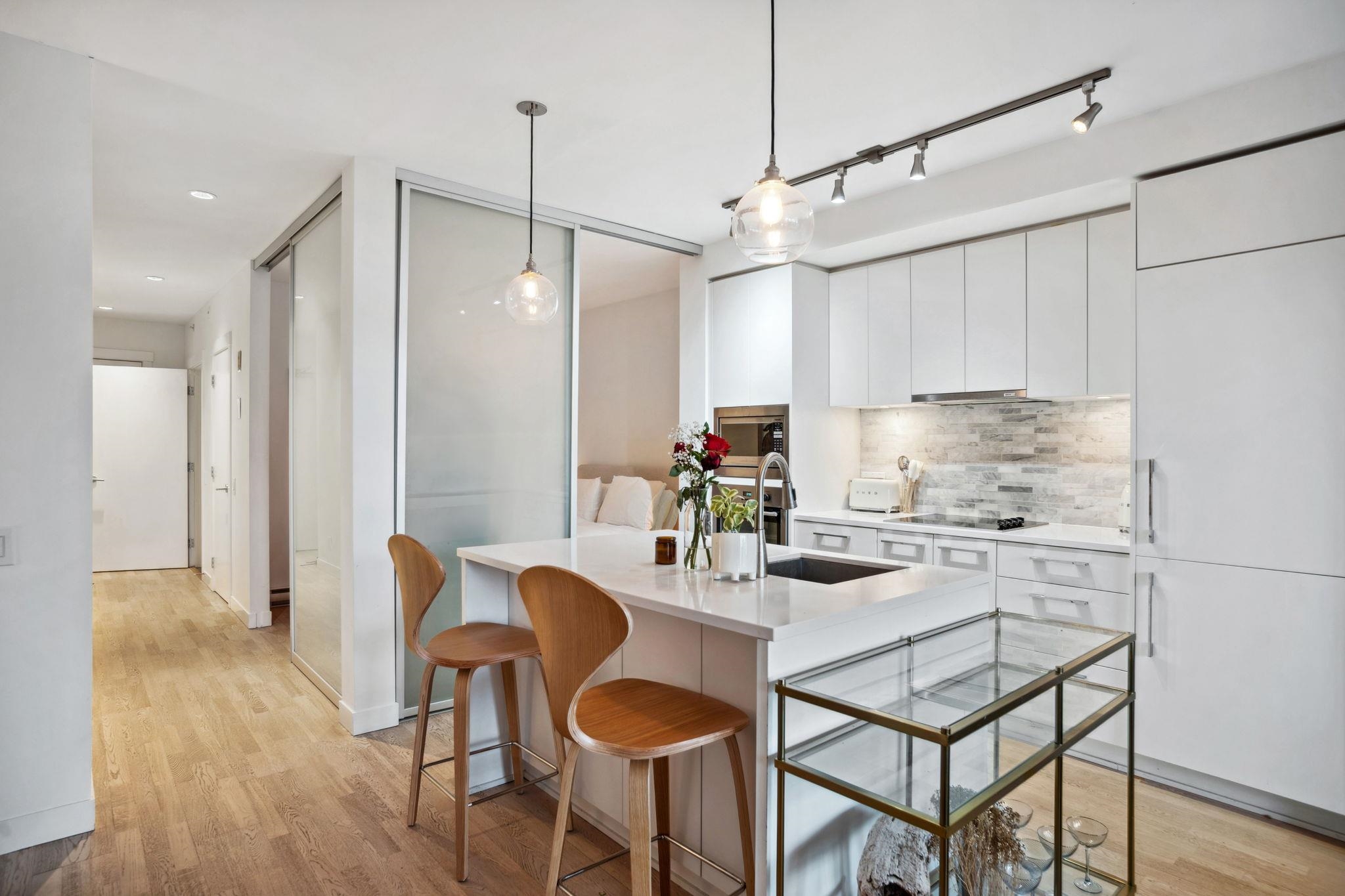 PH3 2468 BAYSWATER STREET 9
