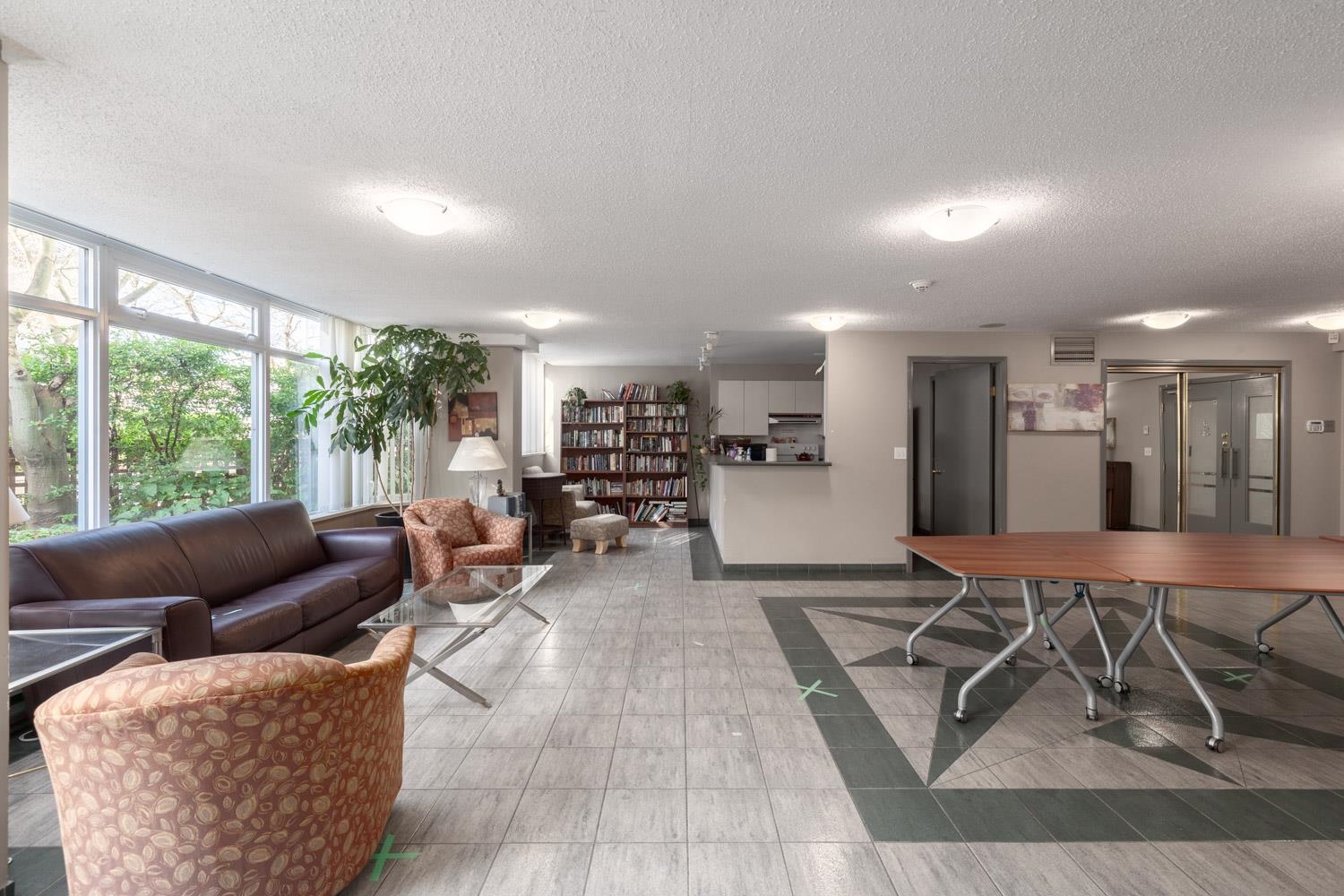 204 456 MOBERLY ROAD 24