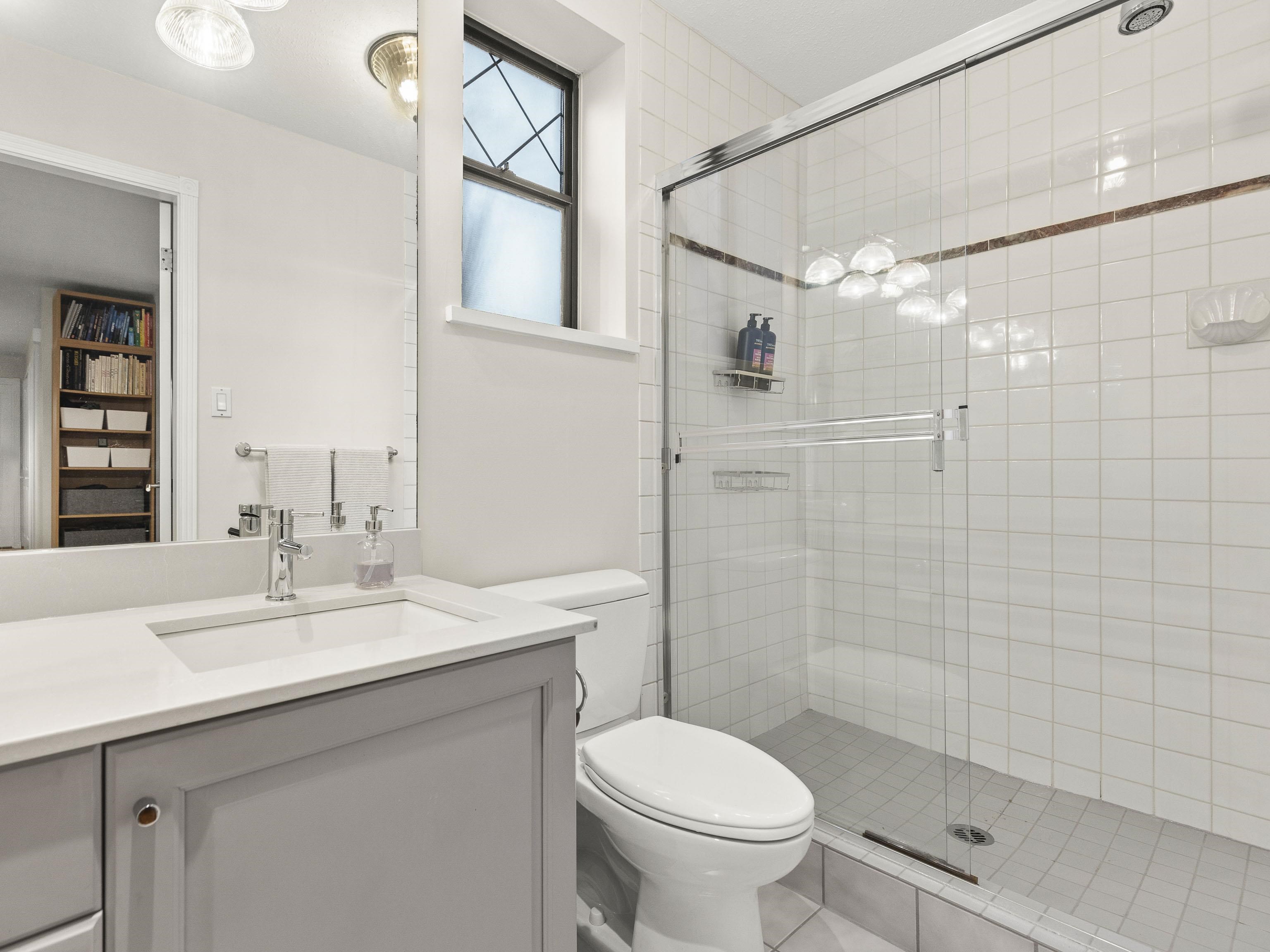 232 W 14TH AVENUE 32